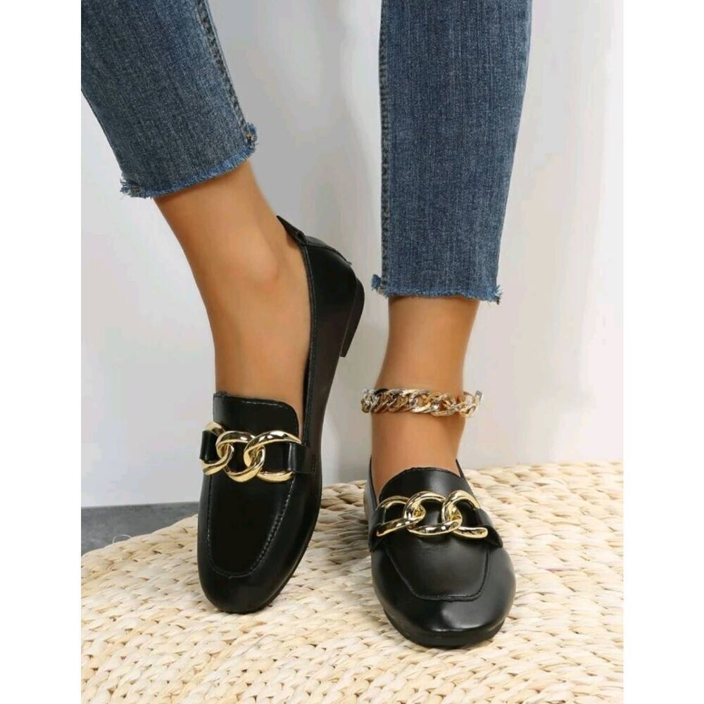 Size 6 Black Flat Square Toe Loafers With Chain Decal